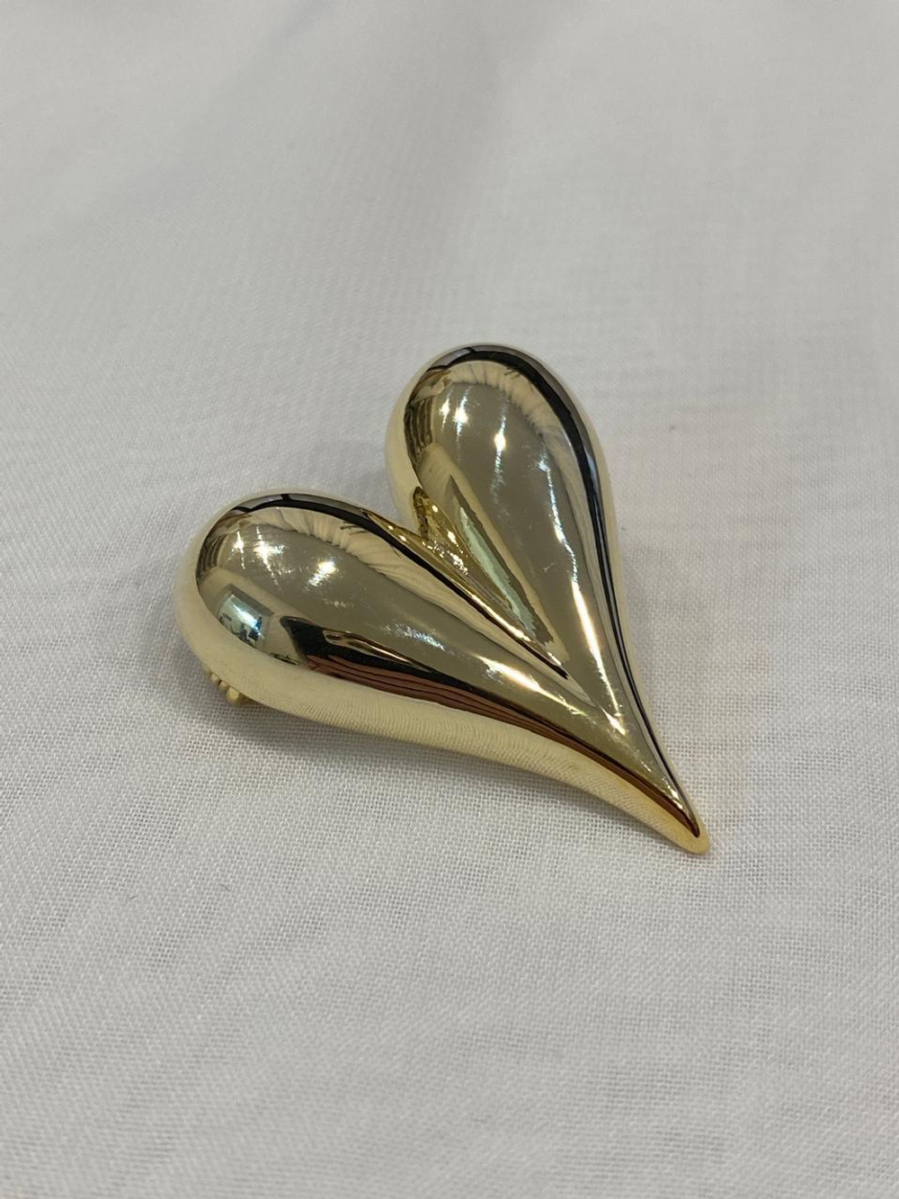 Брошь маленькое гладкое сердце, оттенок золото