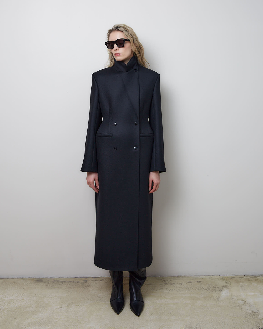 Пальто с формообразующими бедрами из шерсти Гуччи черный