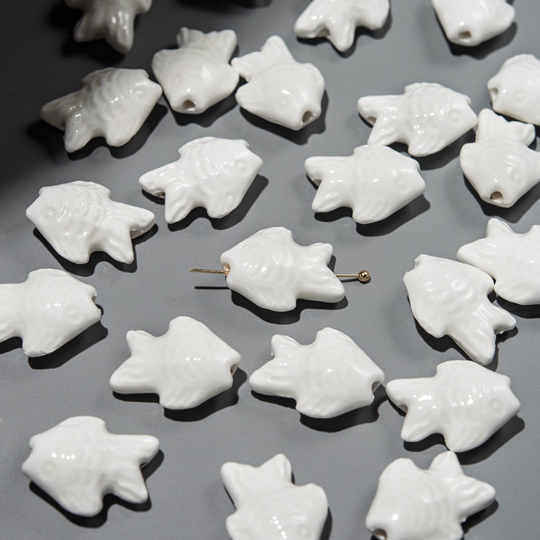 Бусина в форме рыбки, 19*15мм, белая, глазурированный фарфор