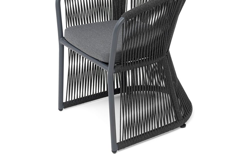 "Романо" стул плетеный из роупа, каркас алюминий темно-серый (RAL7024) муар, роуп темно-серый круглый, ткань темно-серая 027