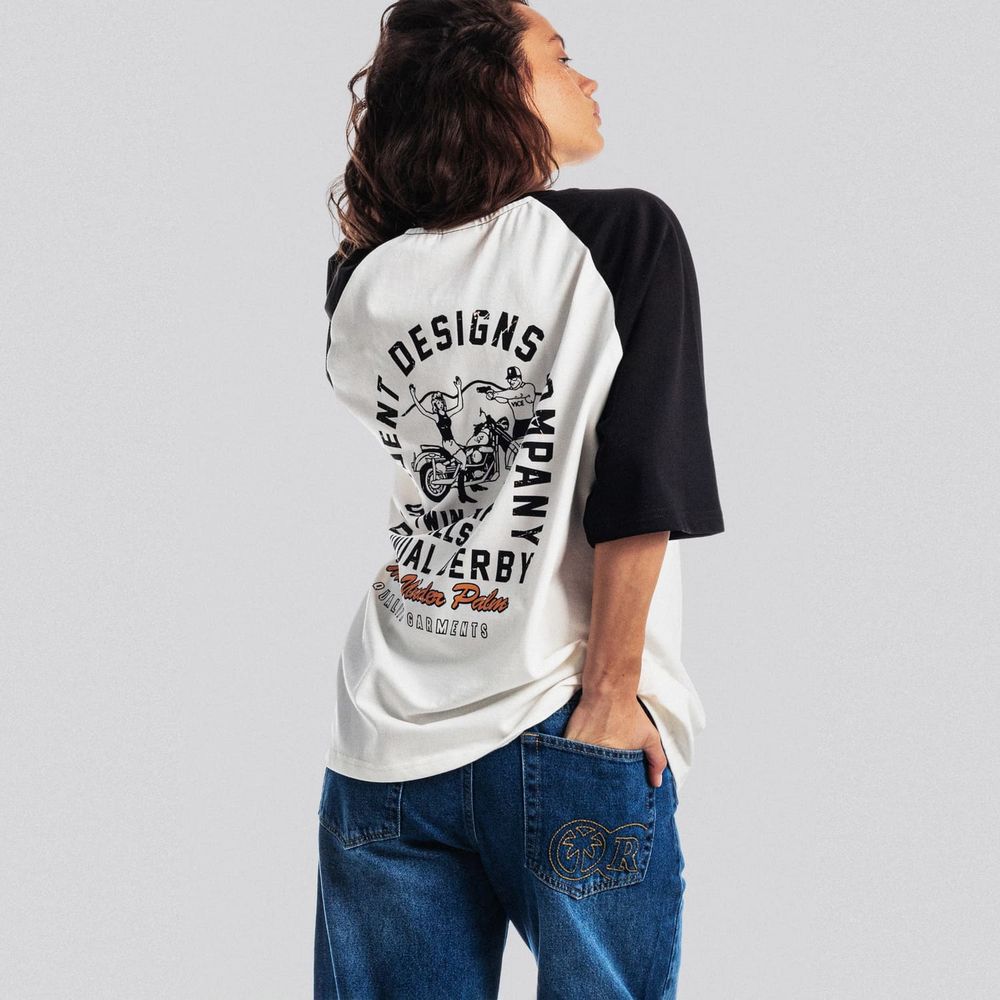 Футболка Dissident Derby молочно-черная