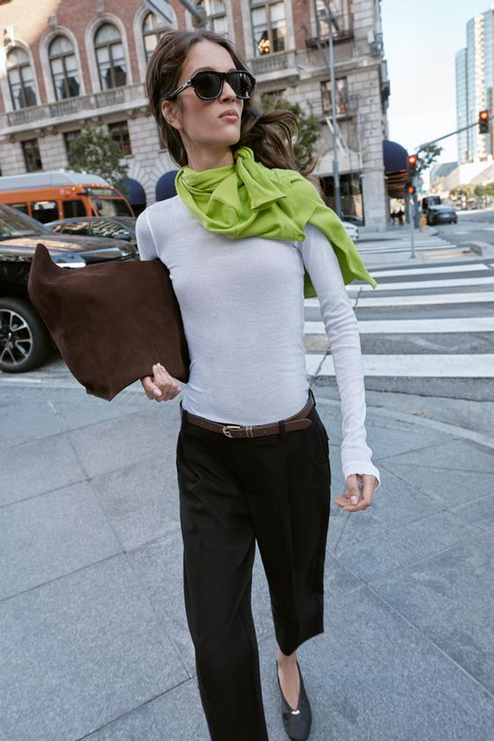 ZARA БРЮКИ С ЗАЩИПАМИ И РЕМНЕМ, ЧЕРНЫЙ