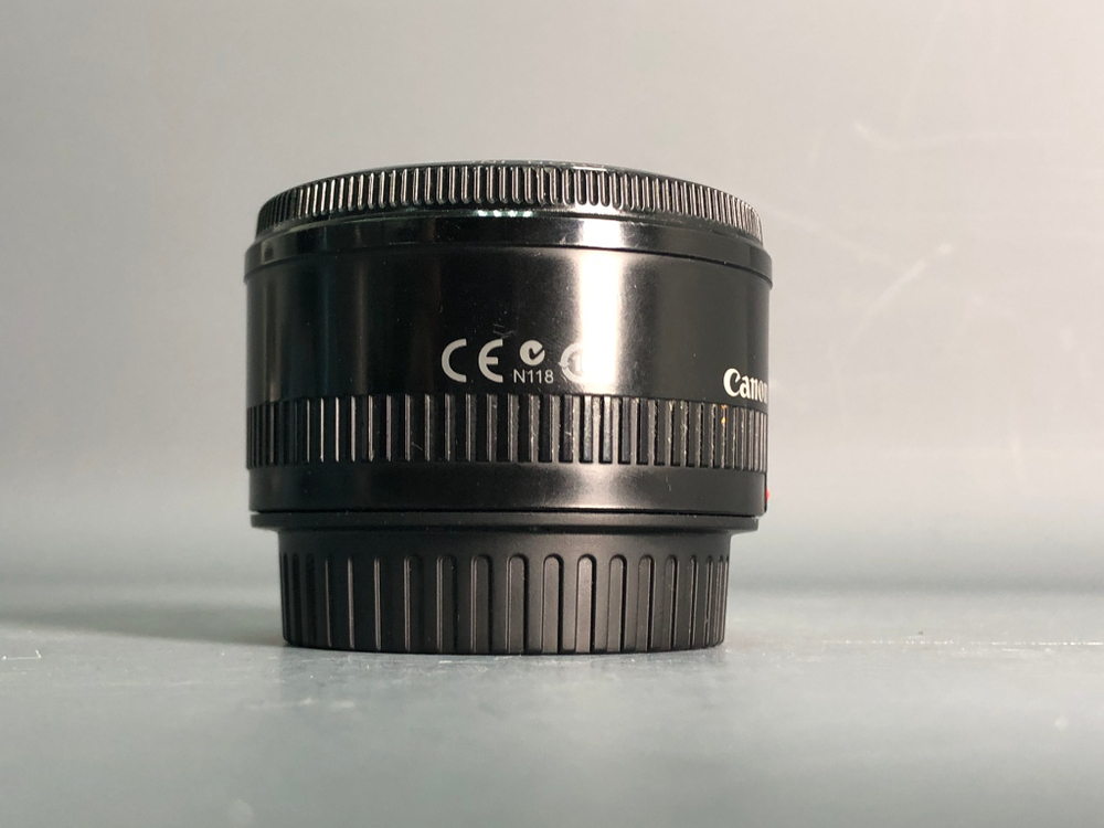Canon 50mm 1.8 II незначительное количество пыли
