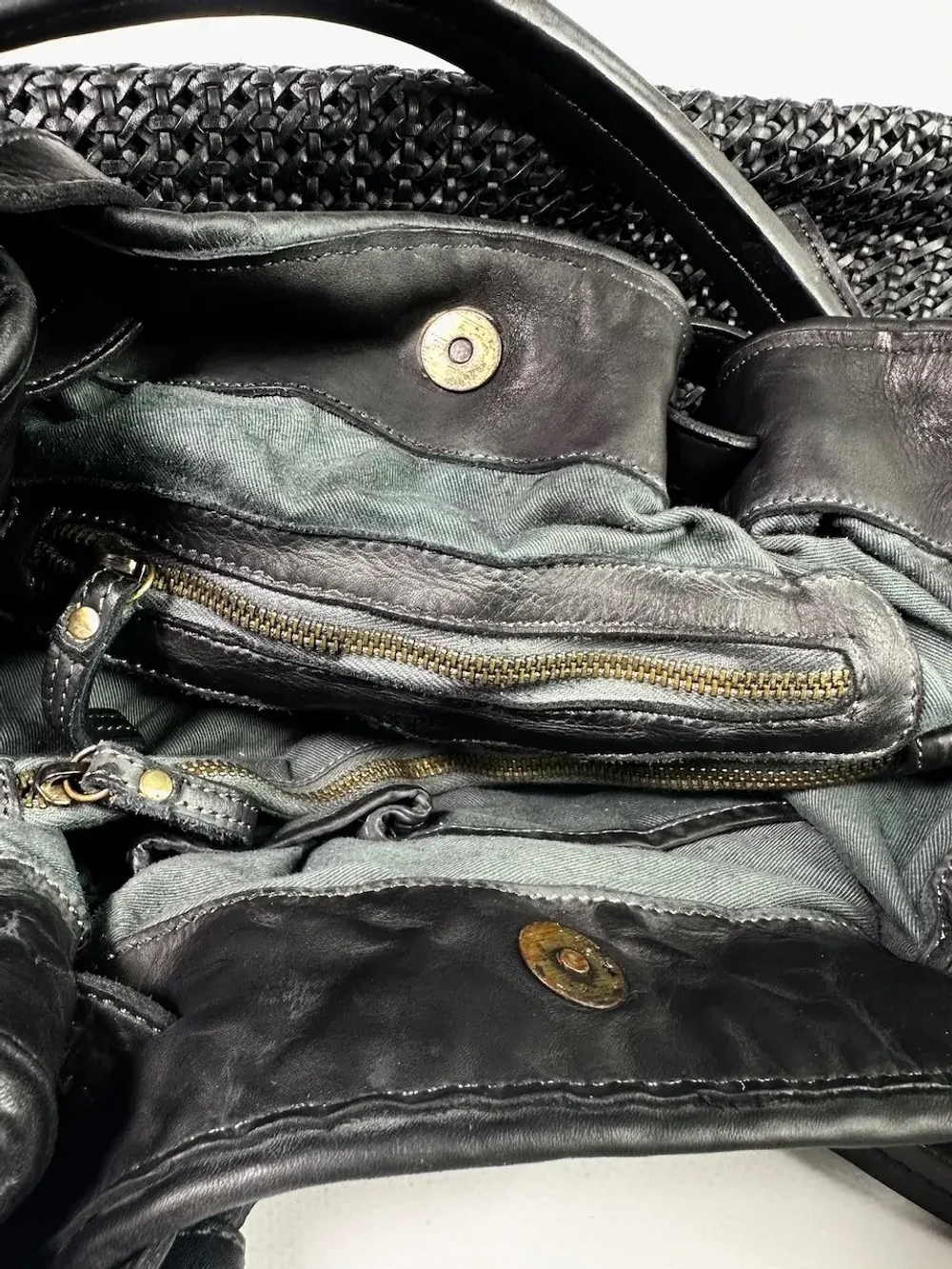 Женская плетеная сумка из натуральной винтажной кожи черного цвета