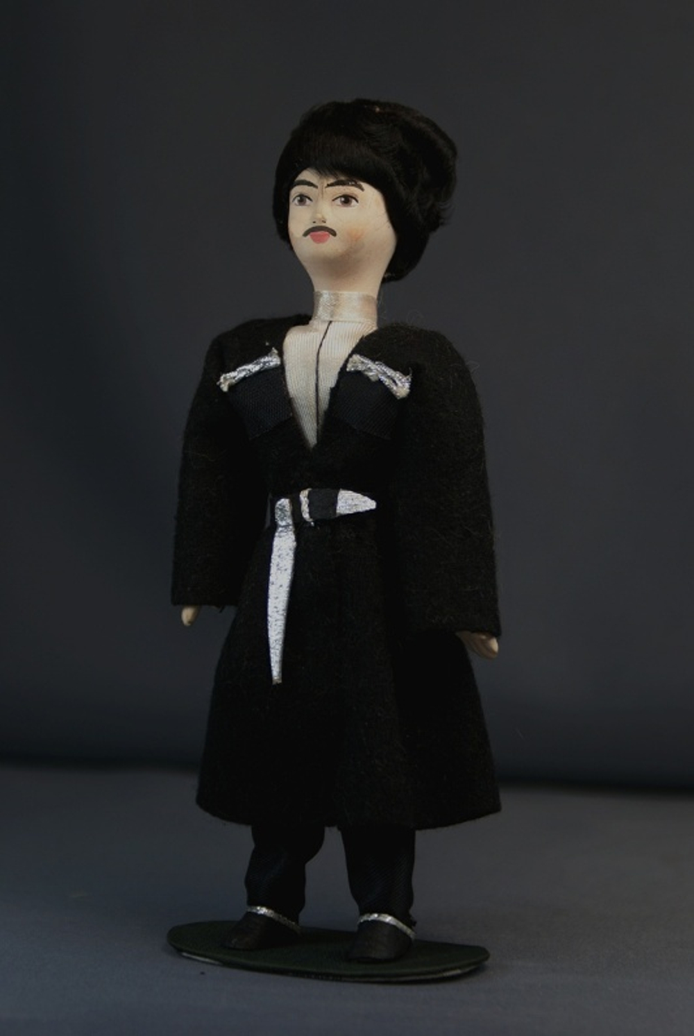 Кукла коллекционная в кавказском мужском костюме: черкеска, папаха