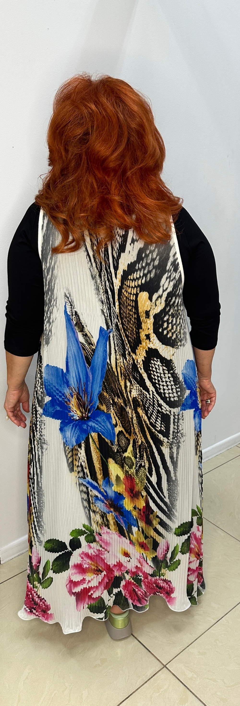 Двойка: черное трикотажное платье+ яркий сарафан