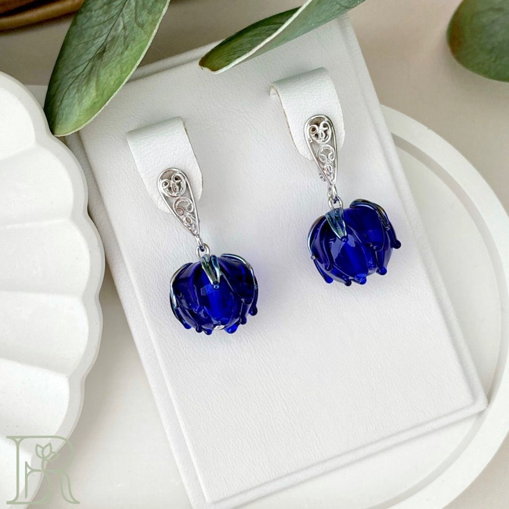 LEFIREL' Серьги серебряные женские "Полночь" с цветами из муранского стекла / ювелирные украшения из родированного серебра 925