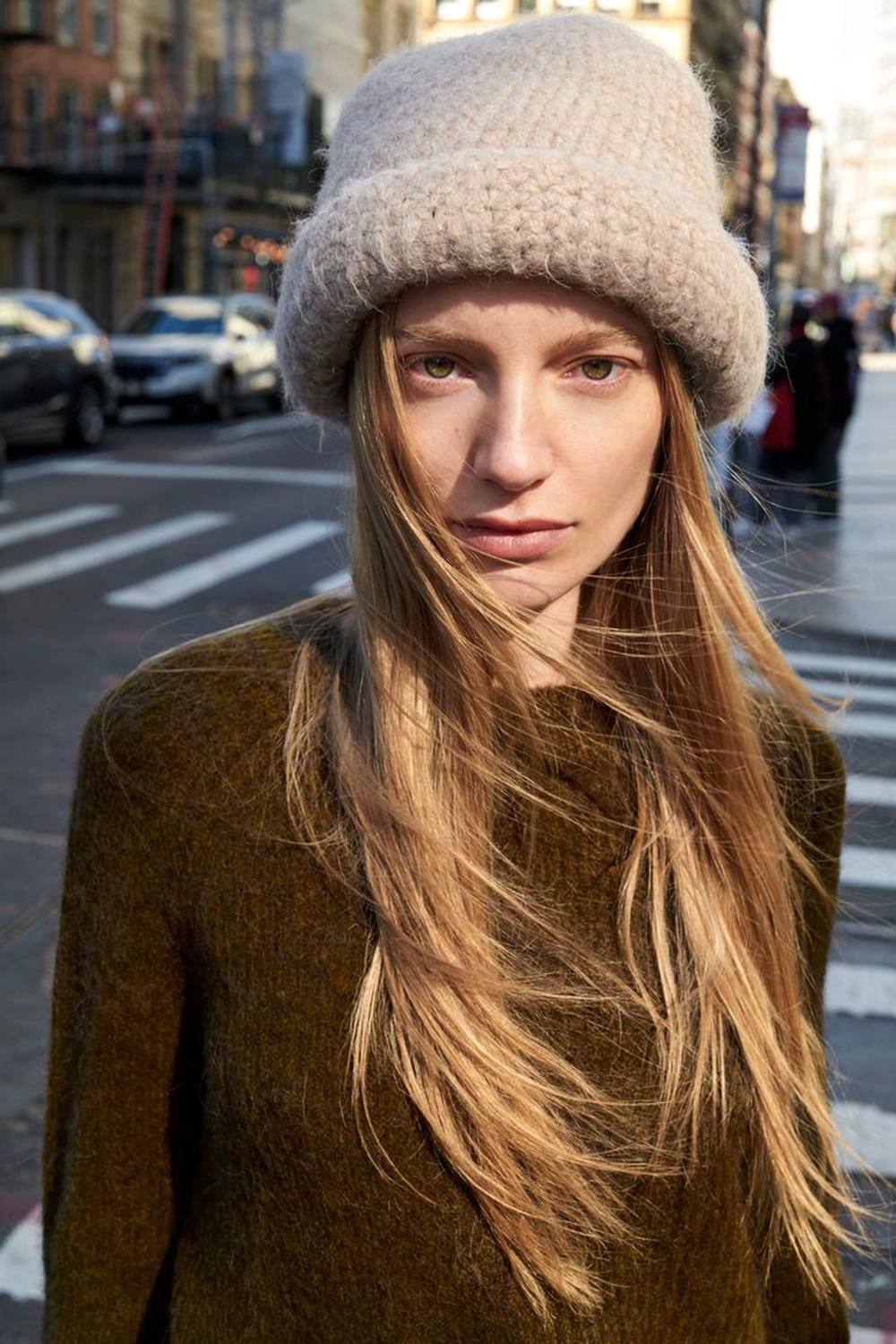 ZARA ОБЪЕМНАЯ ШАПКА С ОТВОРОТОМ, РЫЖЕВАТО-КОРИЧНЕВЫЙ