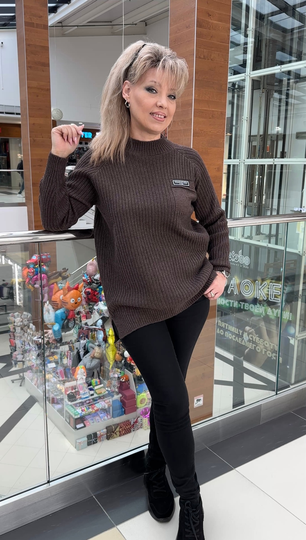 Коричневый удлиненный джемпер-"лапша" с разрезами