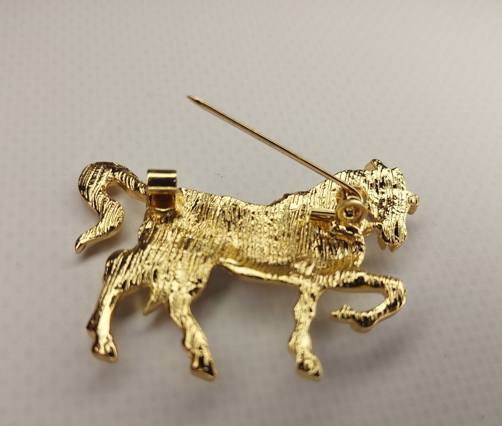 Брошка "Белая лошадь лошадка ". Женская брошь,украшение.Подарок на новый год. Символ года