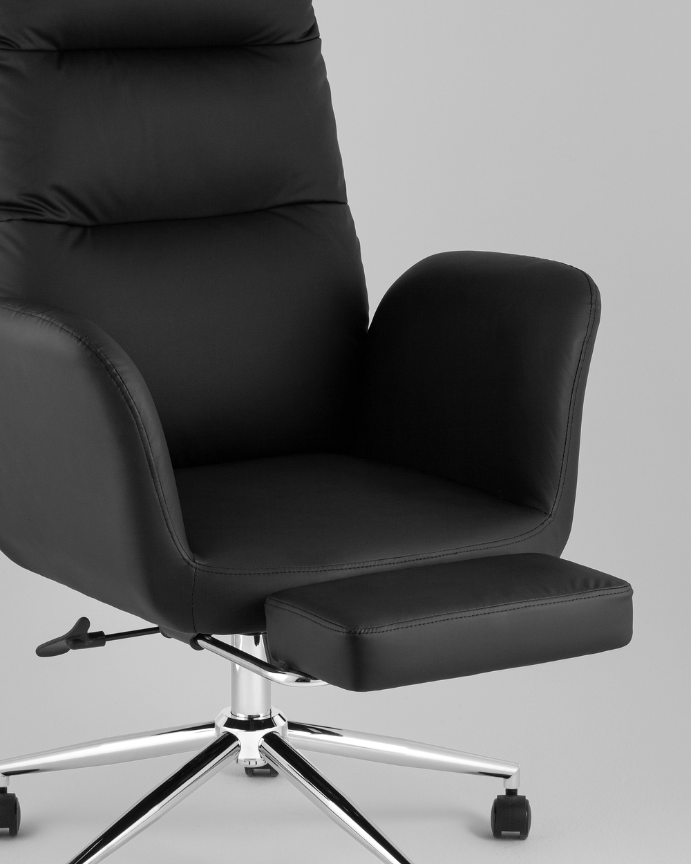 Кресло руководителя TopChairs Solid NC с оттоманкой черный