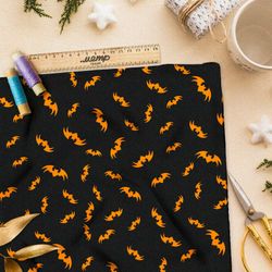 Ткань флис оранжевые летучие мыши на чёрном фоне