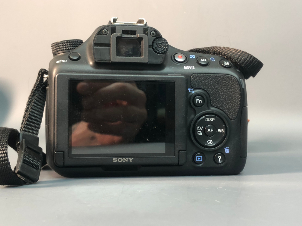 Sony A58 + kit 18-55 SAM II 1.900 кадров