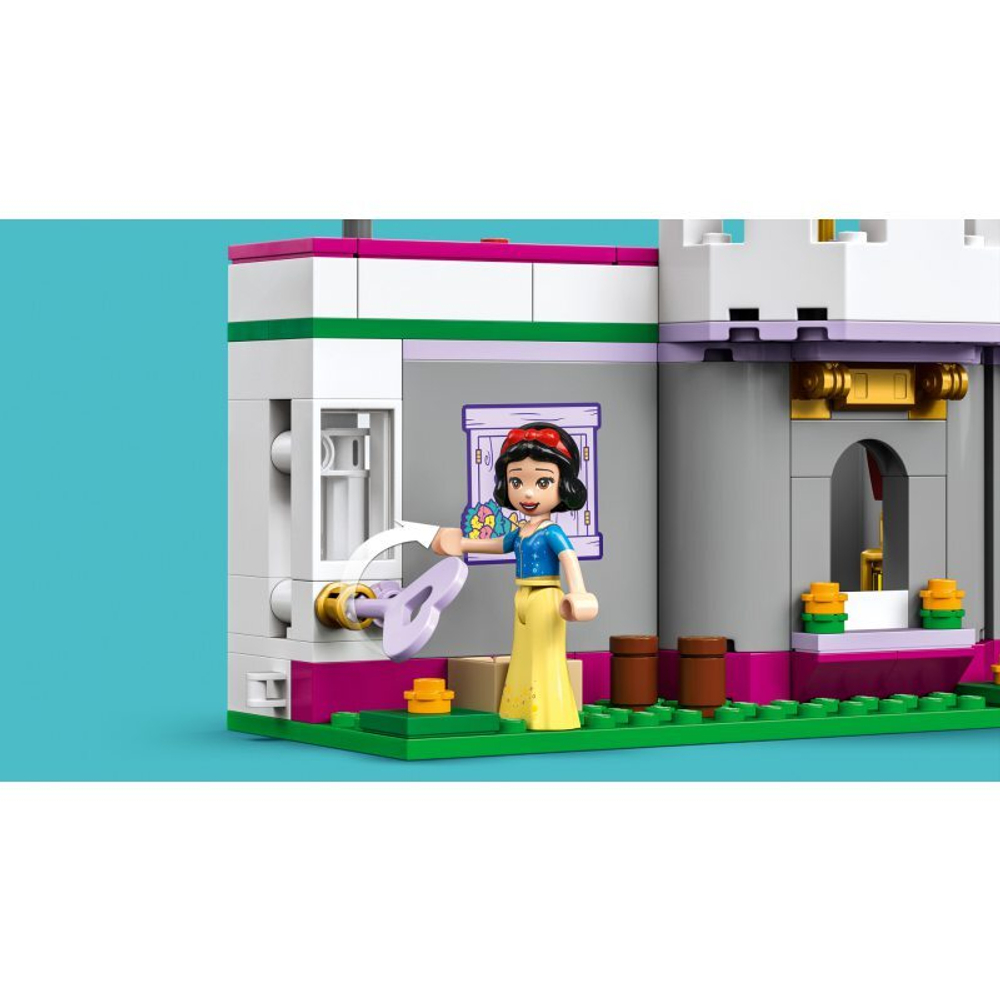 Конструктор LEGO Disney Princess Замок больших приключений 43205