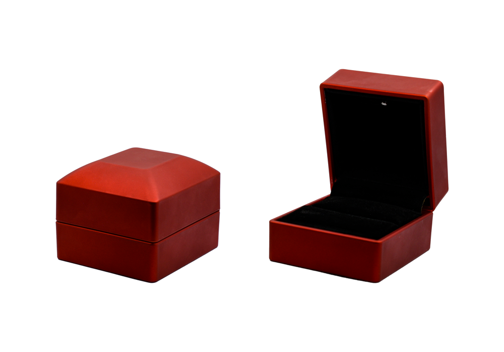 Футляр с подсветкой под кольцо (красный, пластик)