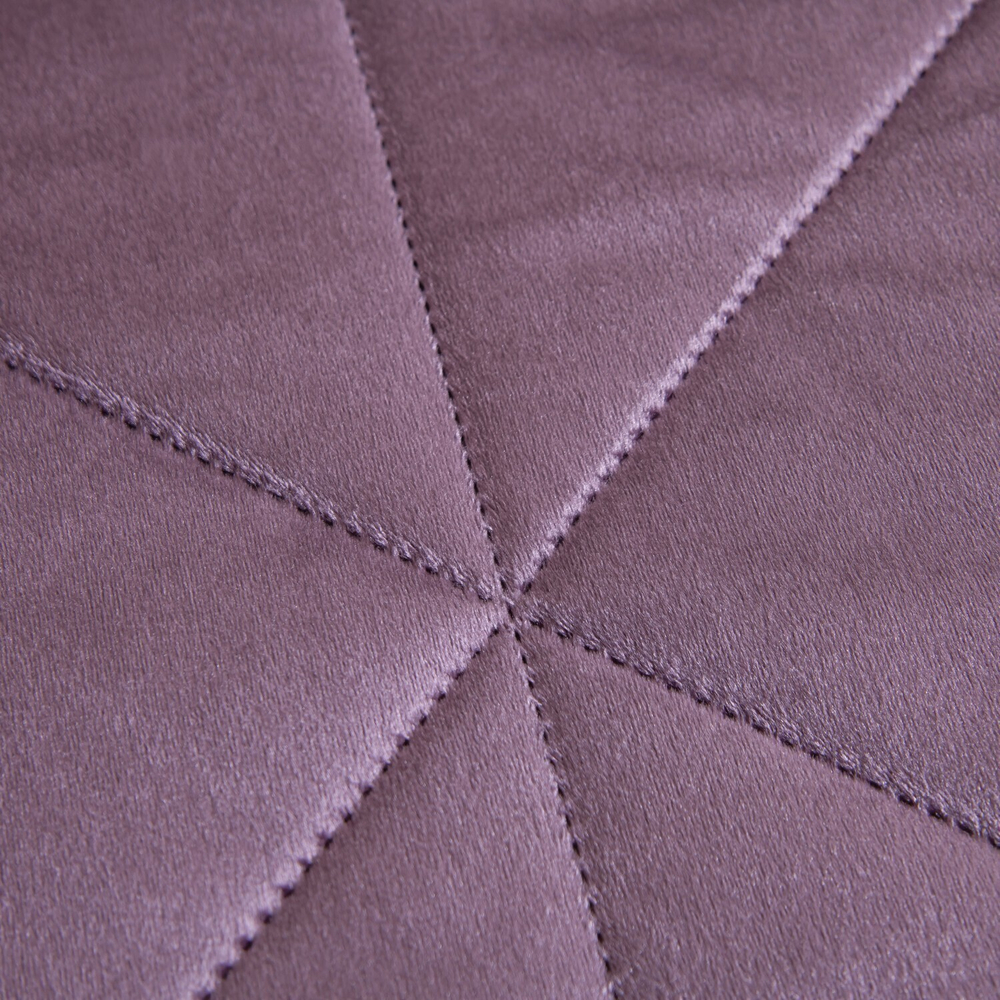 Велюровое покрывало в клетку и две наволочки OVL042