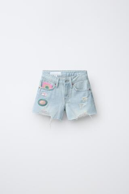 ZARA ДЖИНСОВЫЕ ШОРТЫ С ВЯЗАНЫМИ НАШИВКАМИ, ГОЛУБОЙ
