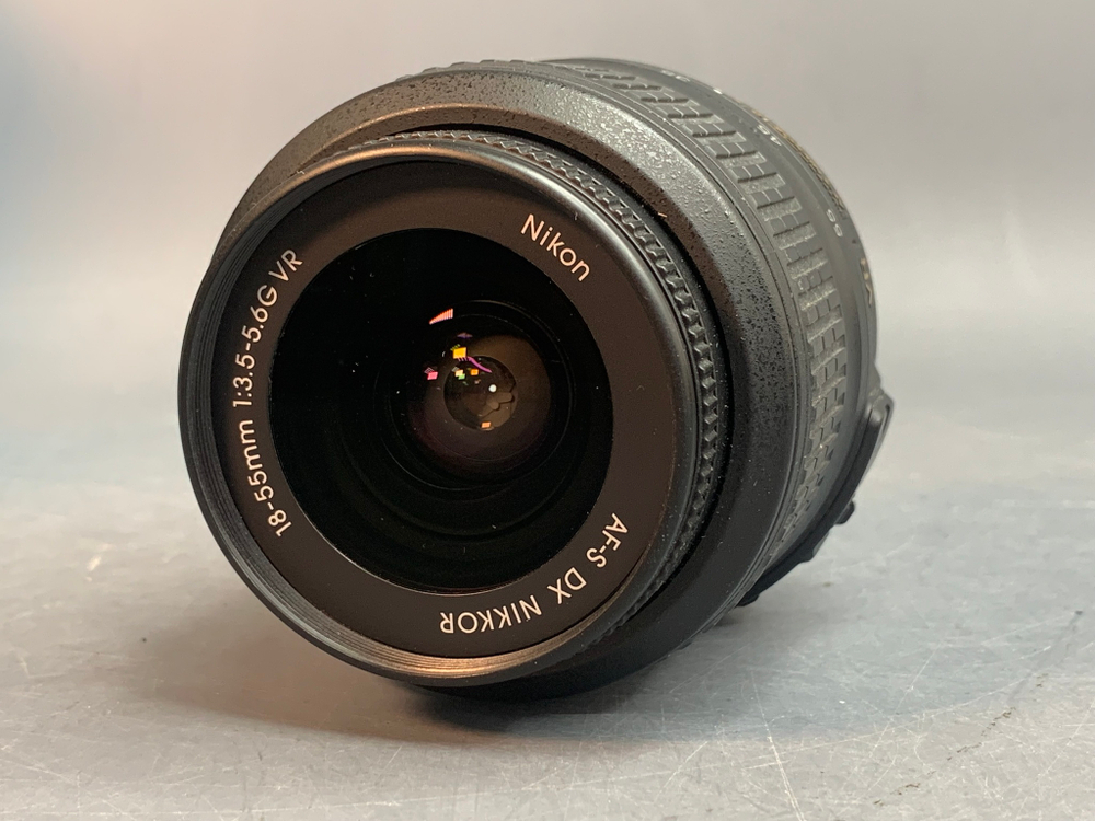 Nikon D3000 Kit 18-55mm 15.000 кадров