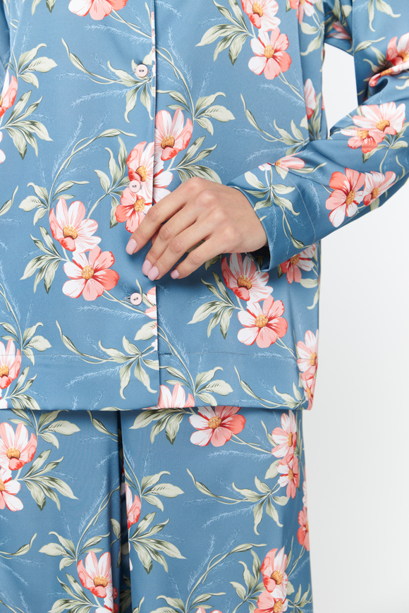 Шелковая блуза с цветами