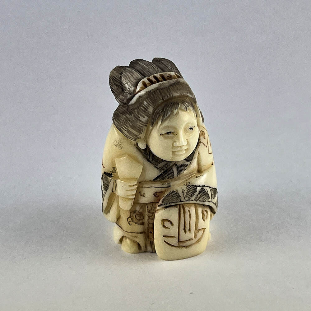 Статуэтка нэцкэ Бэндзайтэн (или Бэнтэн)