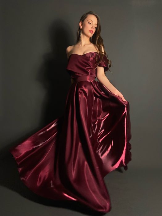 Нарядное блестящее платье  со спущенными плечами макси (бордовый)