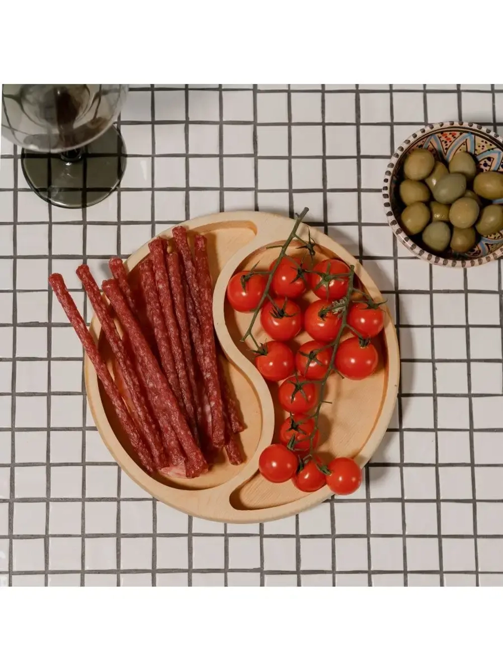 Деревянная менажница "Инь-Янь" из кедра