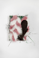 Рукавицы из белого и розового меха песца