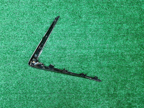 Молдинг решетки радиатора правый Lexus ES 7 18-21