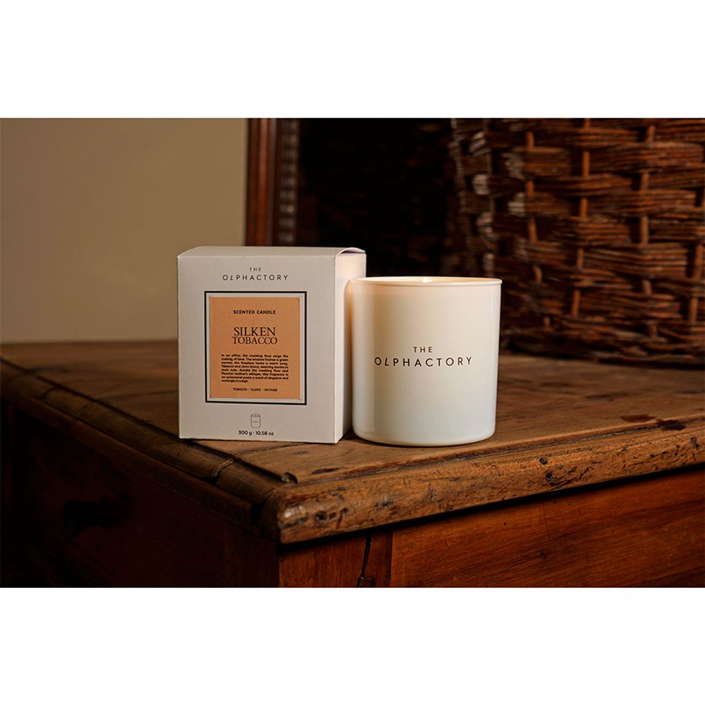 Свеча ароматическая The Olphactory, White Insignia, Silken Tobacco, 60 ч