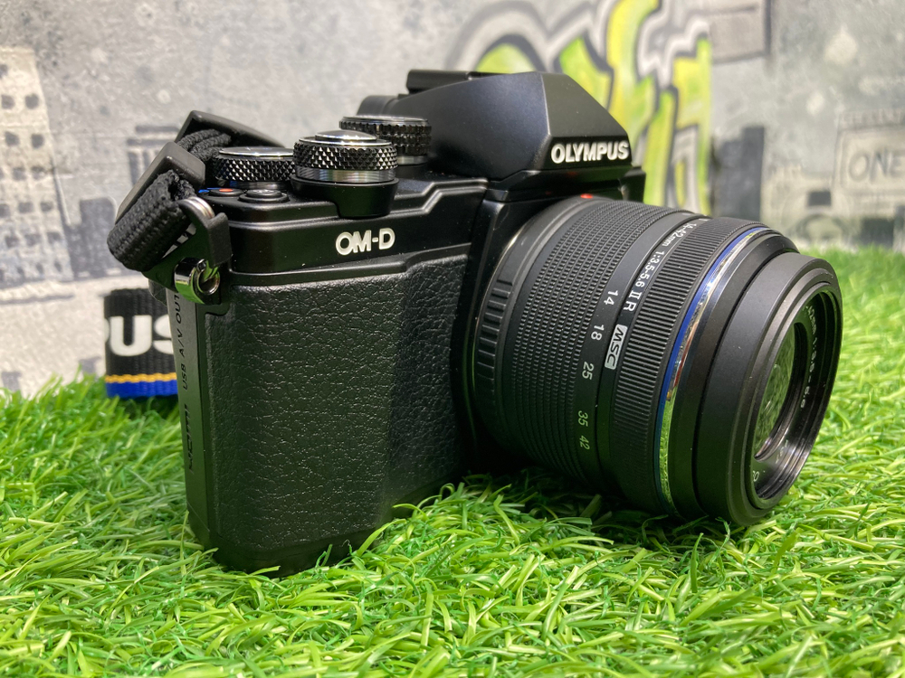 Olympus OM-D E-M10 Mark II kit 14-42mm Новый