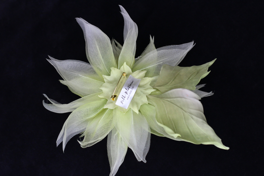 Брошь из натурального шелка - Георгин Лайм