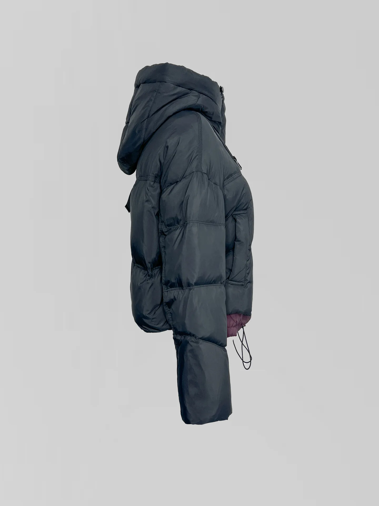 Куртка 5305 однотонная укороченная на молнии с капюшоном и бордовой подкладой