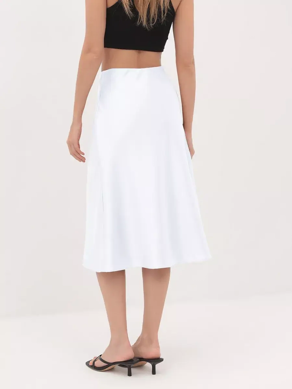 Белая юбка весенняя, атласная плотная, шелковая на резинке