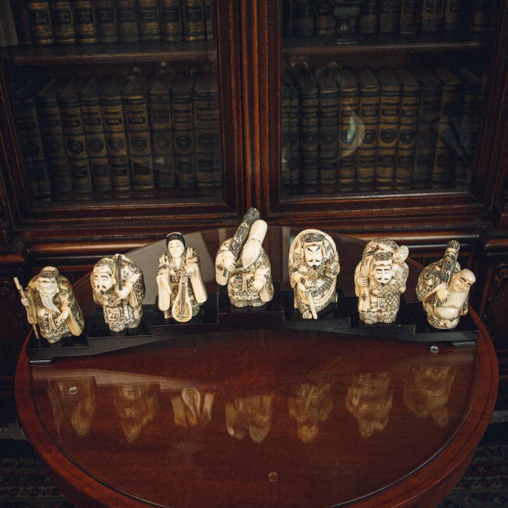 «Семь богов счастья».Композиция из 7 больших фигур