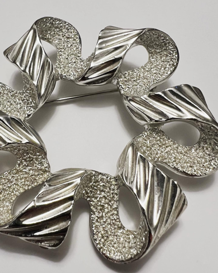 Крупная брошь Sarah Coventry