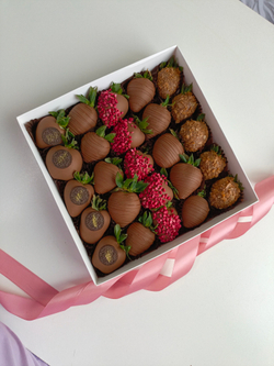 Клубника в шоколаде " Роскошная сладость"