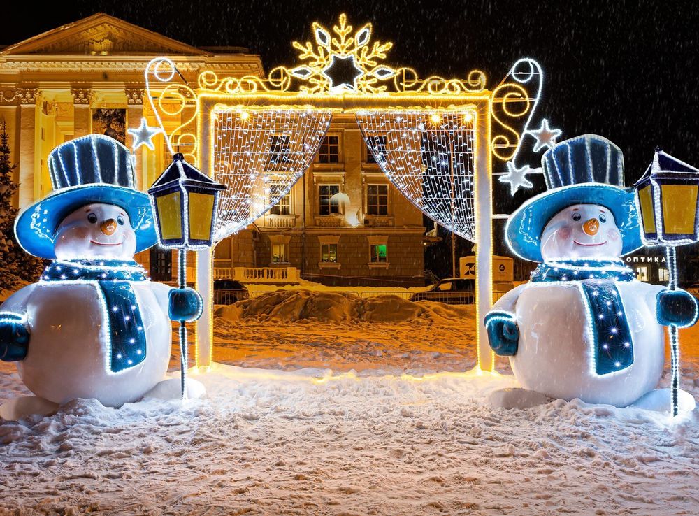 Уличная фигура "Снеговик с фонарем"