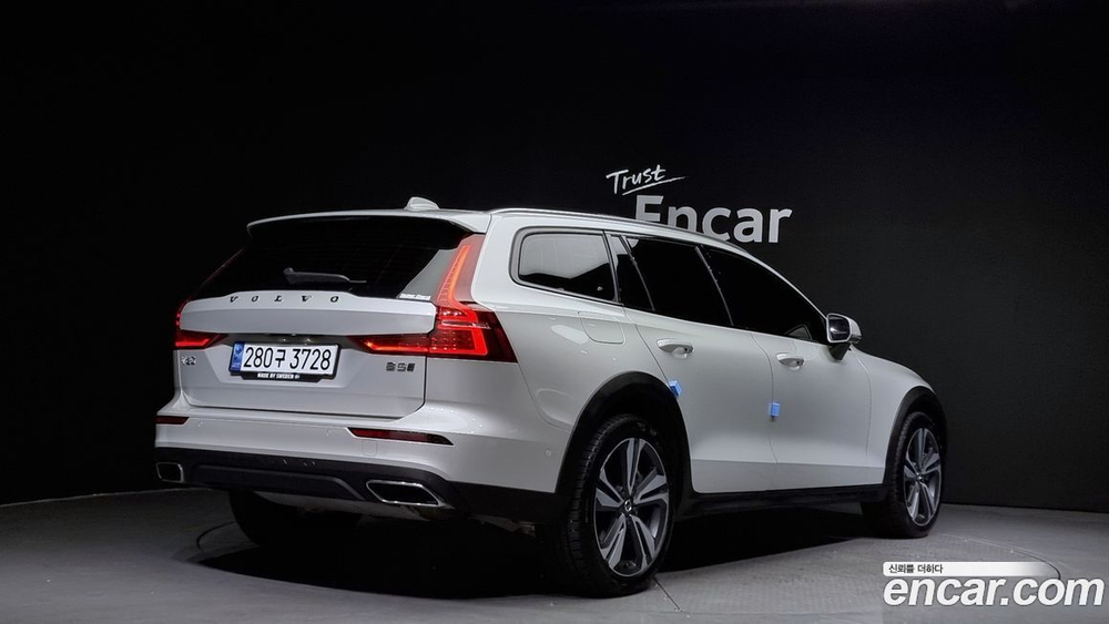 Volvo V60 Cross Country 2 Generation B5 Pro AWD (09.2020)