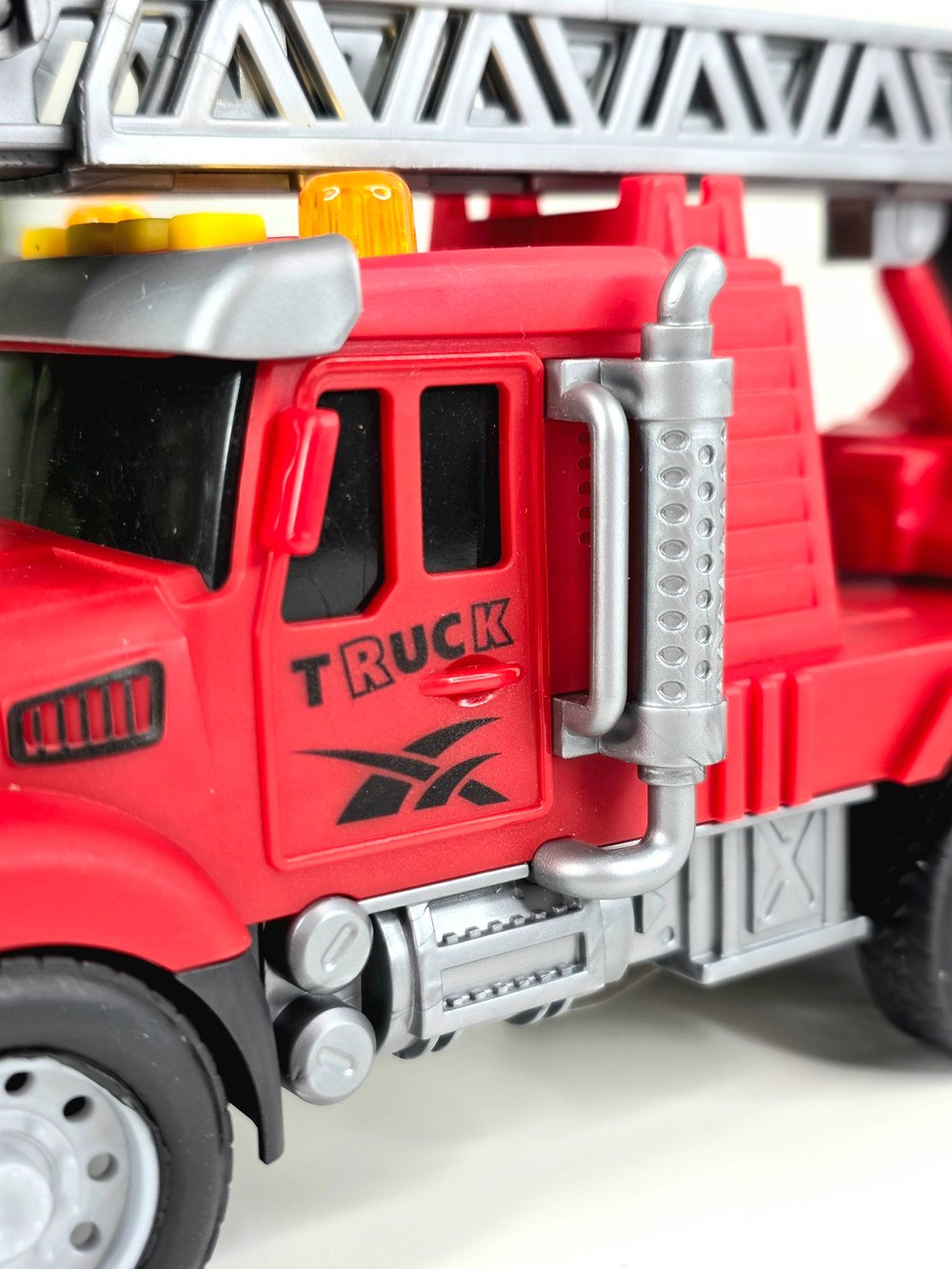 Машинка Пожарная техника со светом и звуком (BHX930-2)