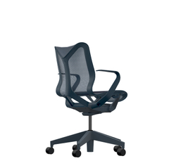 Кресло Herman Miller Cosm, низкая спинка, цвет Nightfall, нерегулируемые подлокотники