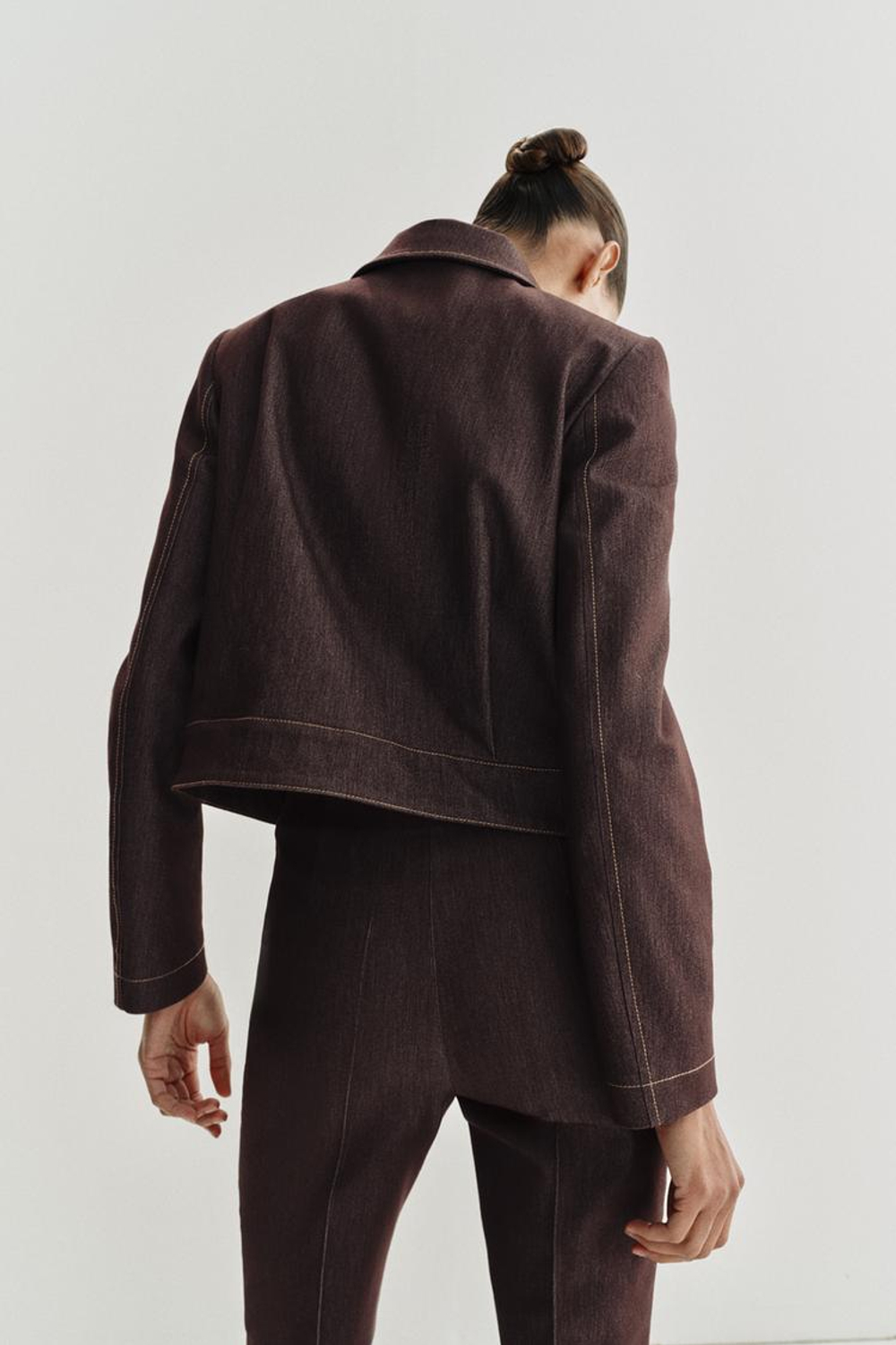 ZARA КОРОТКАЯ КУРТКА С КАРМАНАМИ И ЛАЦКАНАМИ, КОРИЧНЕВЫЙ