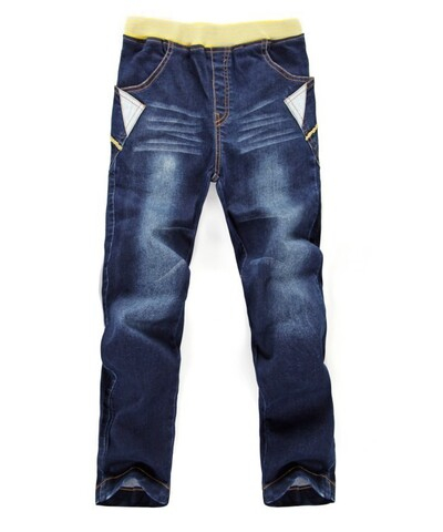 Джинсы с потертостями и вышивками в виде надписи