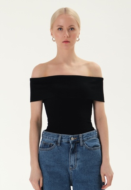 Топ с открытыми плечами