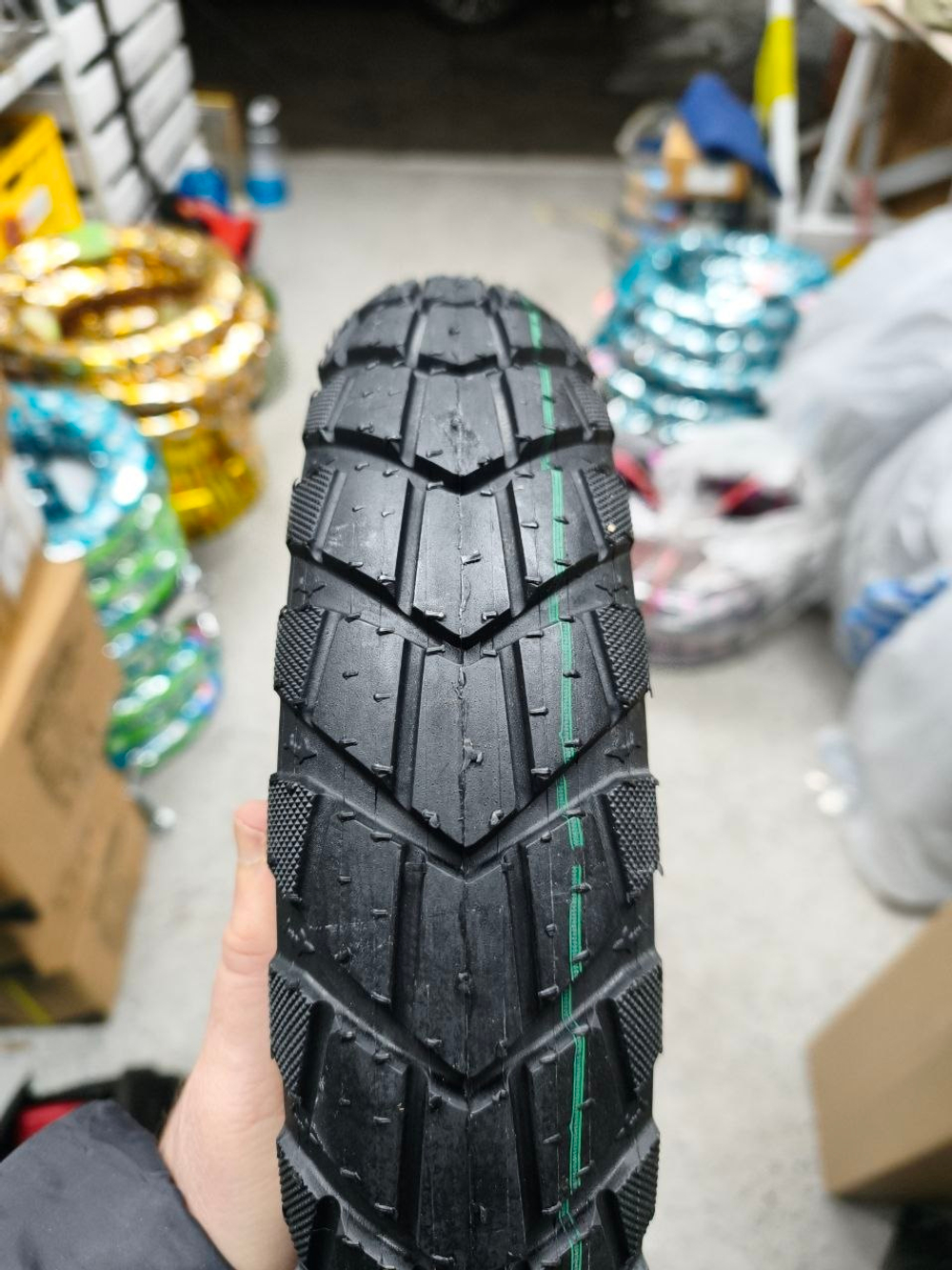 Покрышка бескамерная 3.0-10