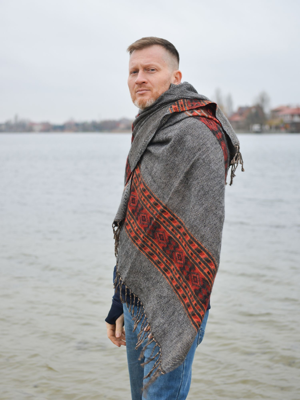 Шарф теплый с этно орнаментом