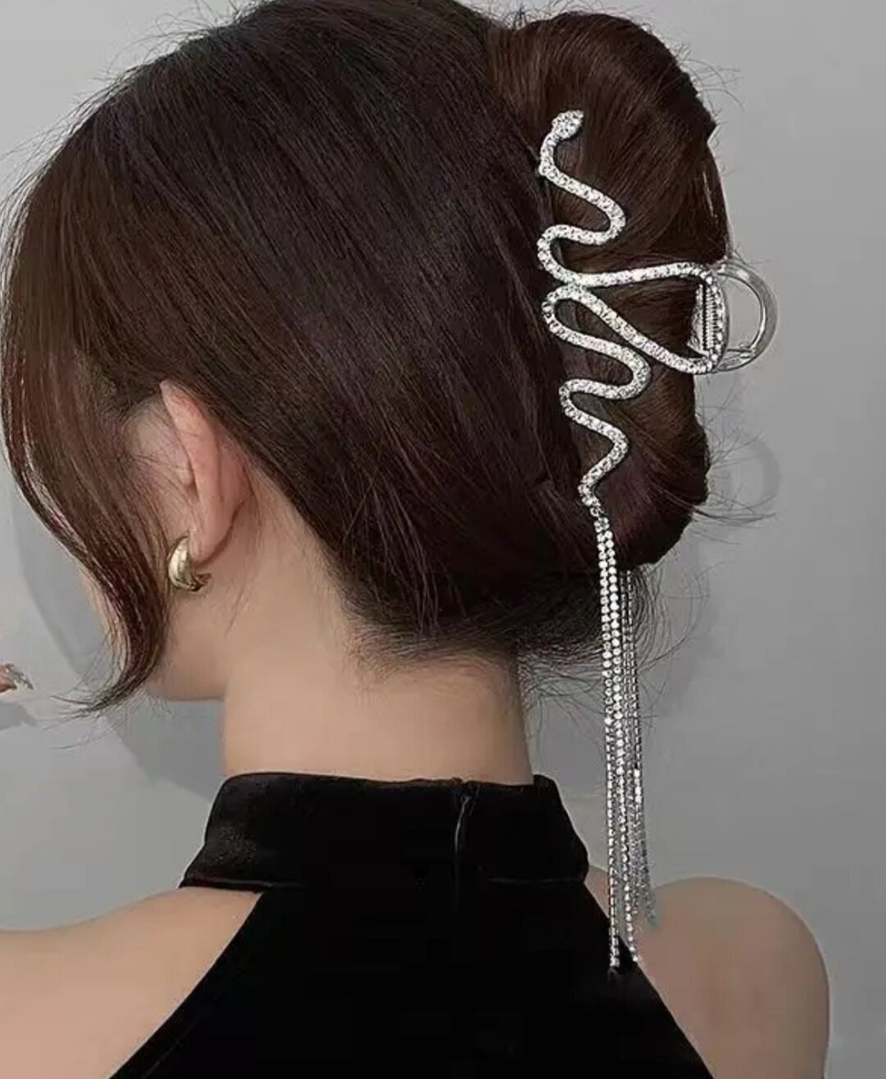 Заколка Краб" Змея со стразами с подвесками из стразов. Символ мудрости и возрождения. Цвет "Серебро"