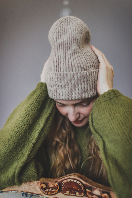 Шапка из кашемира с мериносом бежевого цвета