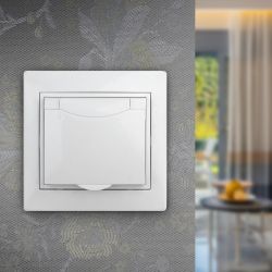 Розетка Intro Plano 1Э-207-01 с заземлением 2P+E Schuko с крышкой шторками, 16А-250В, СУ, без лапок, белый | Intro Plano
