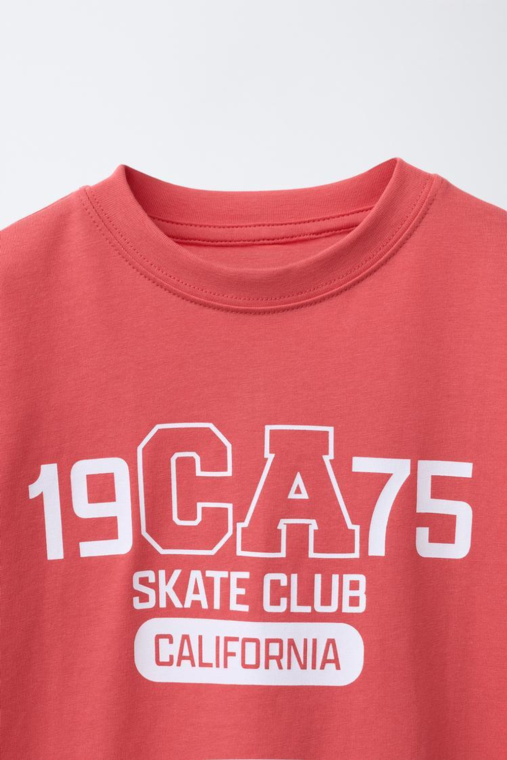 ZARA ФУТБОЛКА С ТЕКСТОМ VARSITY, КОРАЛЛОВЫЙ