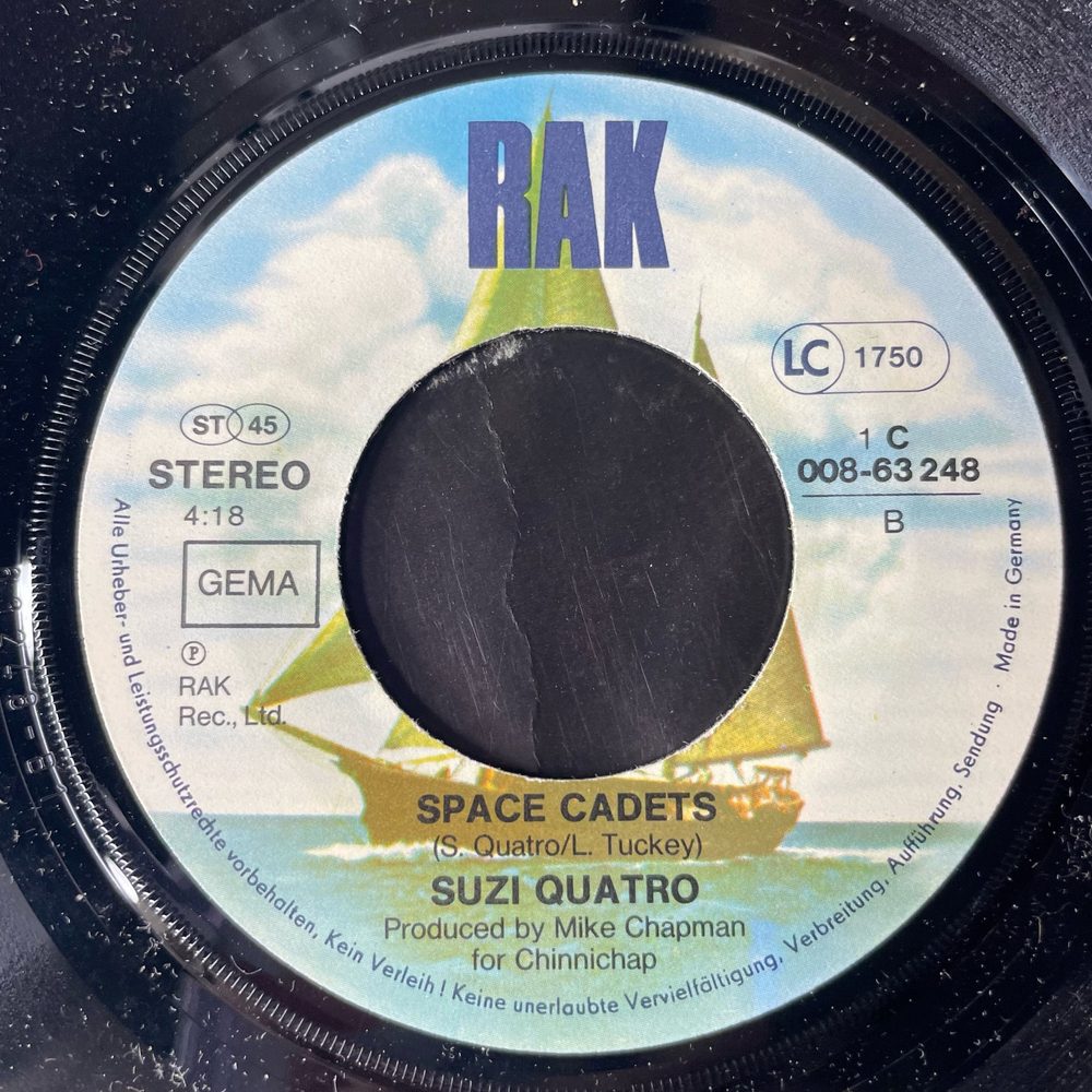 Винтажная виниловая пластинка 7 дюймов (маленькая пластинка) Suzi Quatro She's In Love With You (Германия 1979)